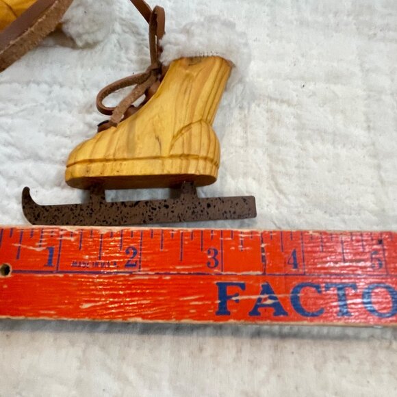 Vintage hand carved Wooden Ice Skate Ornament Pair with Faux Fur Trim & Leather - Picture 4 of 7